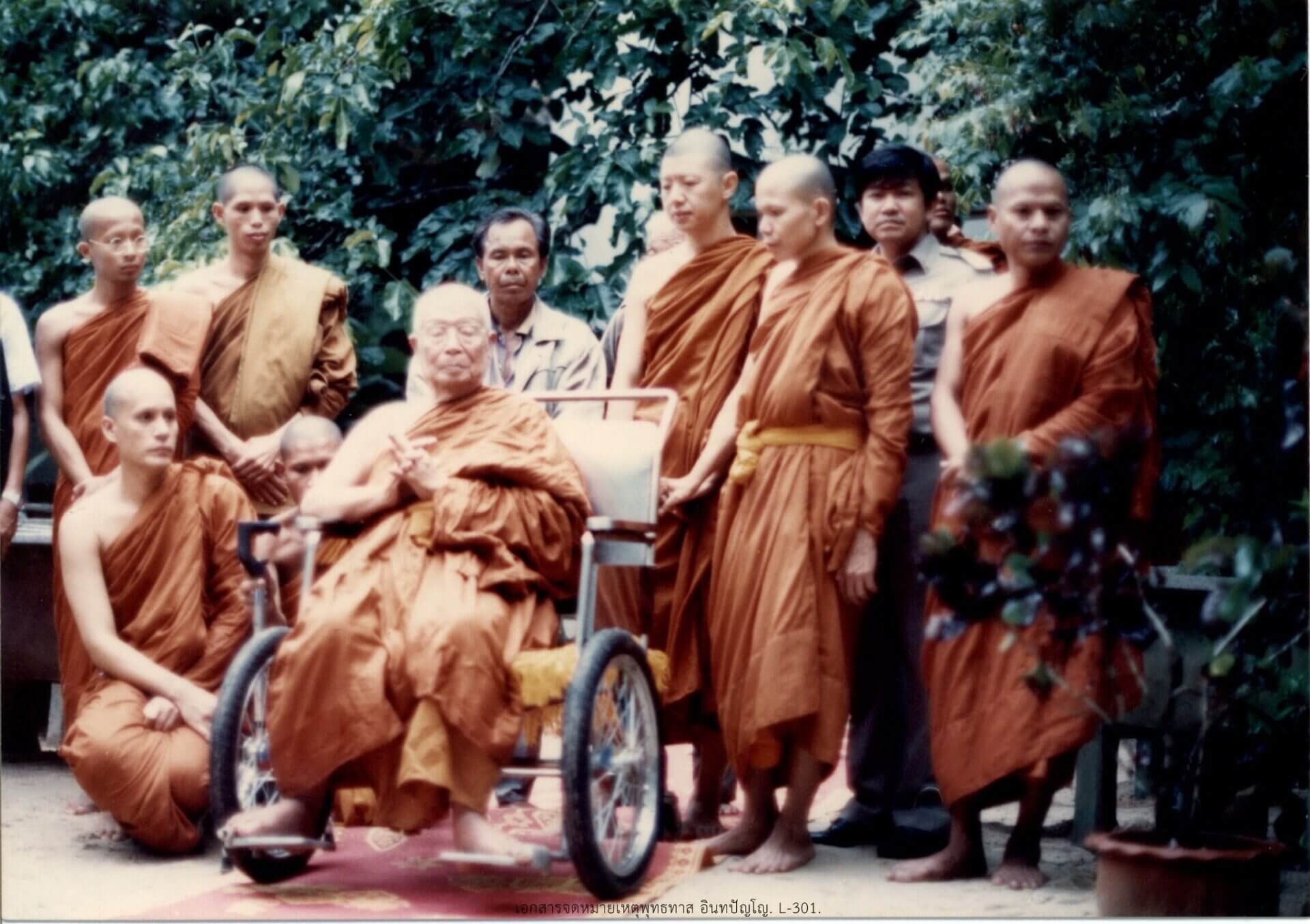 พุทธทาสภิกขุรับเสด็จสมเด็จพระสังฆราชเจ้า กรมหลวงวชิรญาณสังวร 3 ครั้ง ที่สวนโมกขพลาราม 9 2535 02