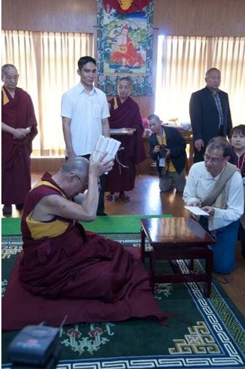 ขอเชิญร่วมสนทนาธรรมครั้งประวัติศาสตร์กับองค์ดาไลลามะ ณ กรุงนิวเดลี 1 2 1