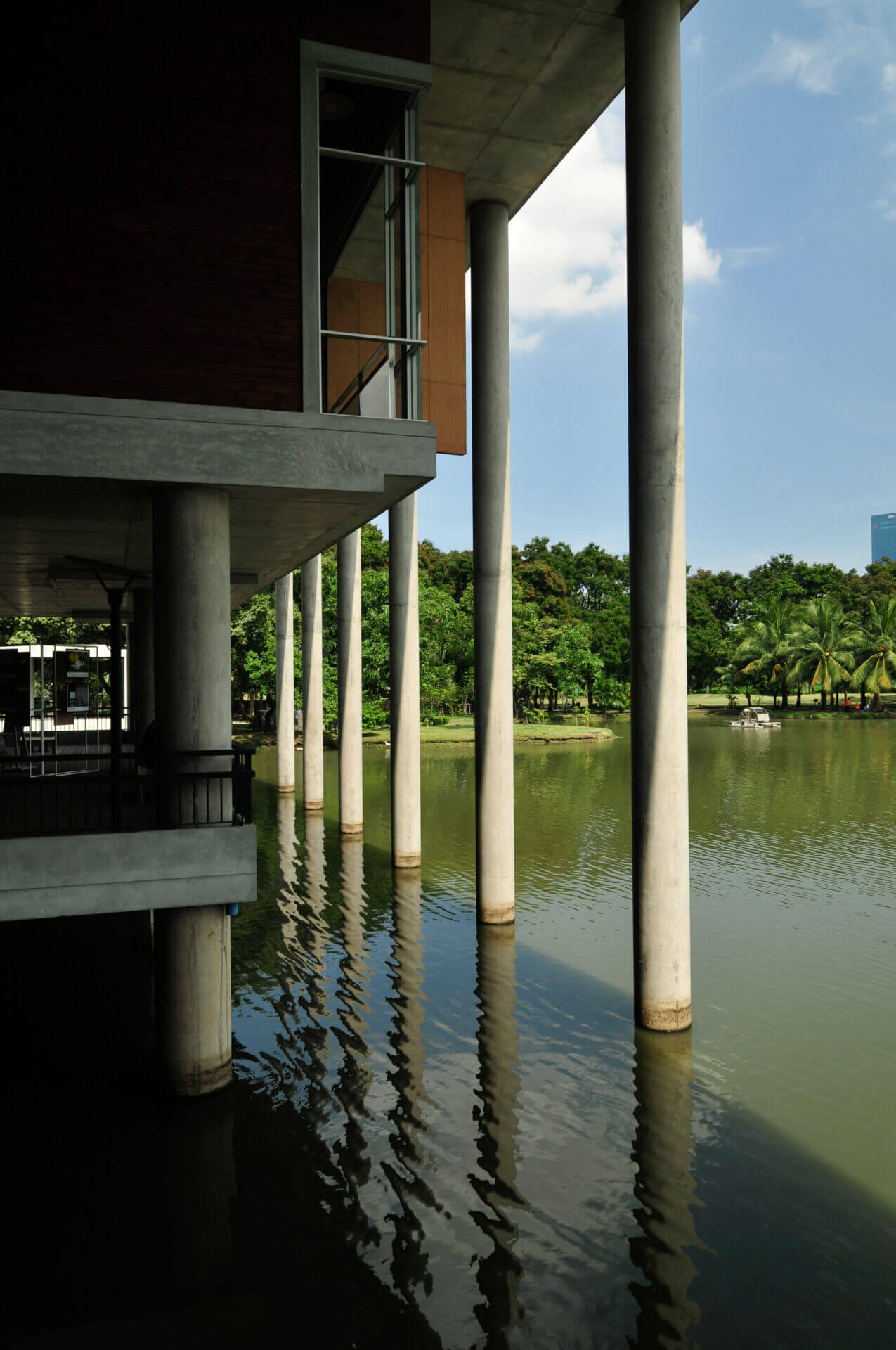 หอจดหมายเหตุพุทธทาส เสาด้านหน้า 4