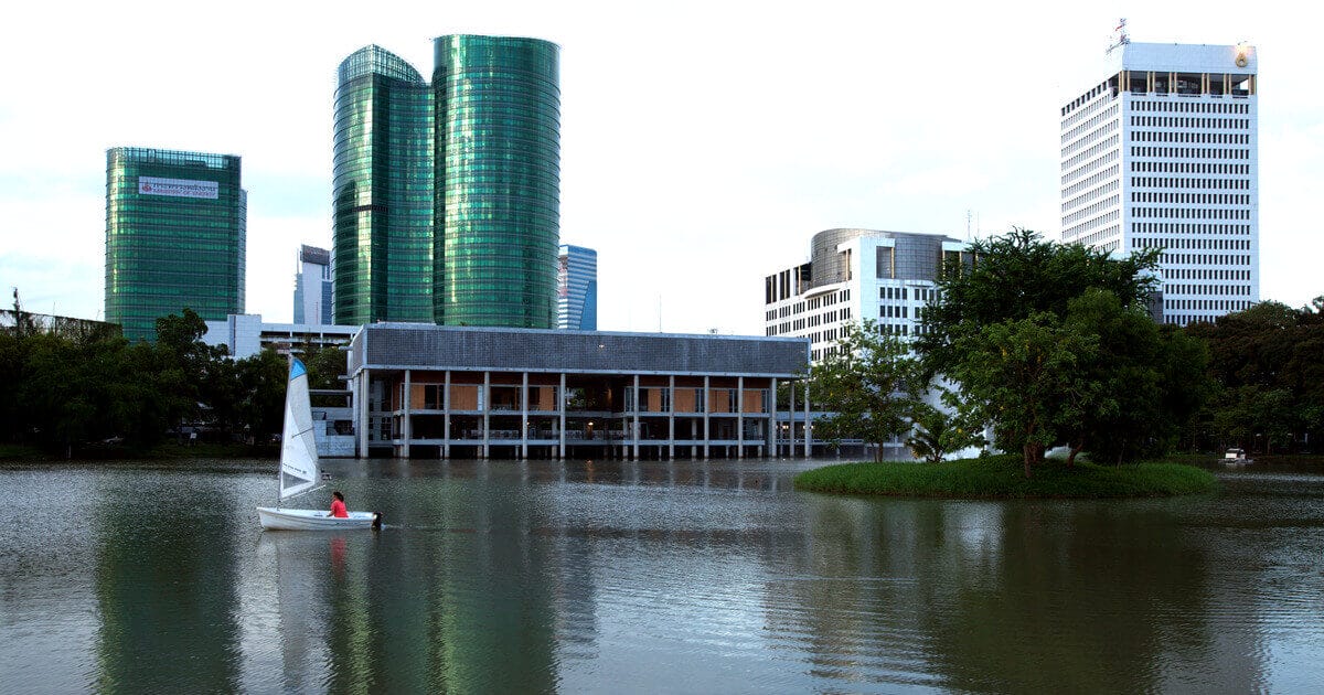 หอจดหมายเหตุพุทธทาส-มุมมองจากสวนรถไฟ_cr